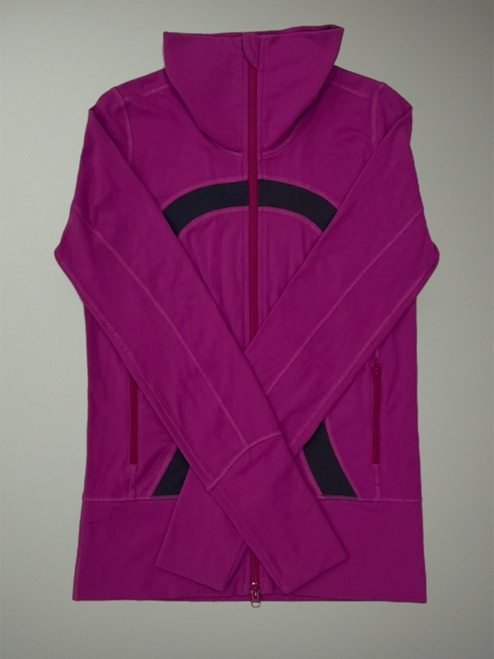 🚴🏼‍♀️ Lululemon In Stride Jacket~Women’s Sz 4~Fuchsia w/ Large Black Logo
